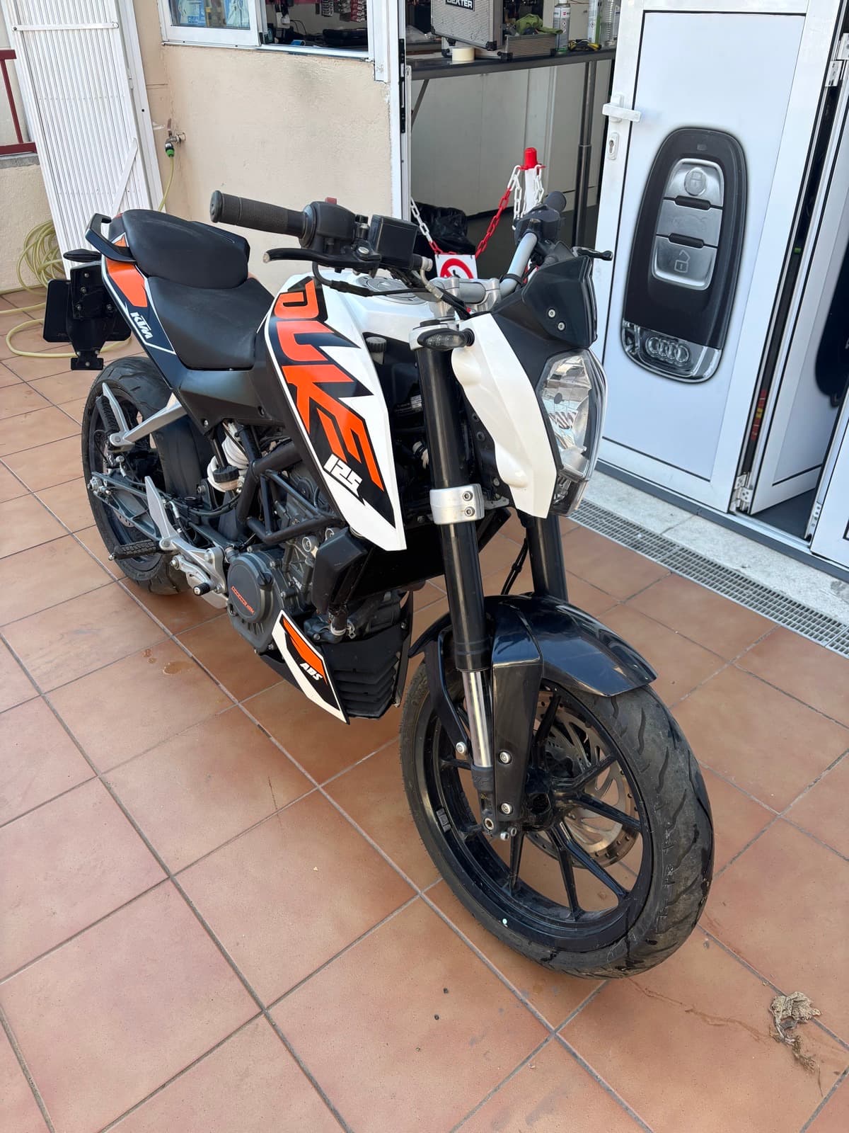 Motocicleta KTM con duplicado de llave programada por RMT KEY