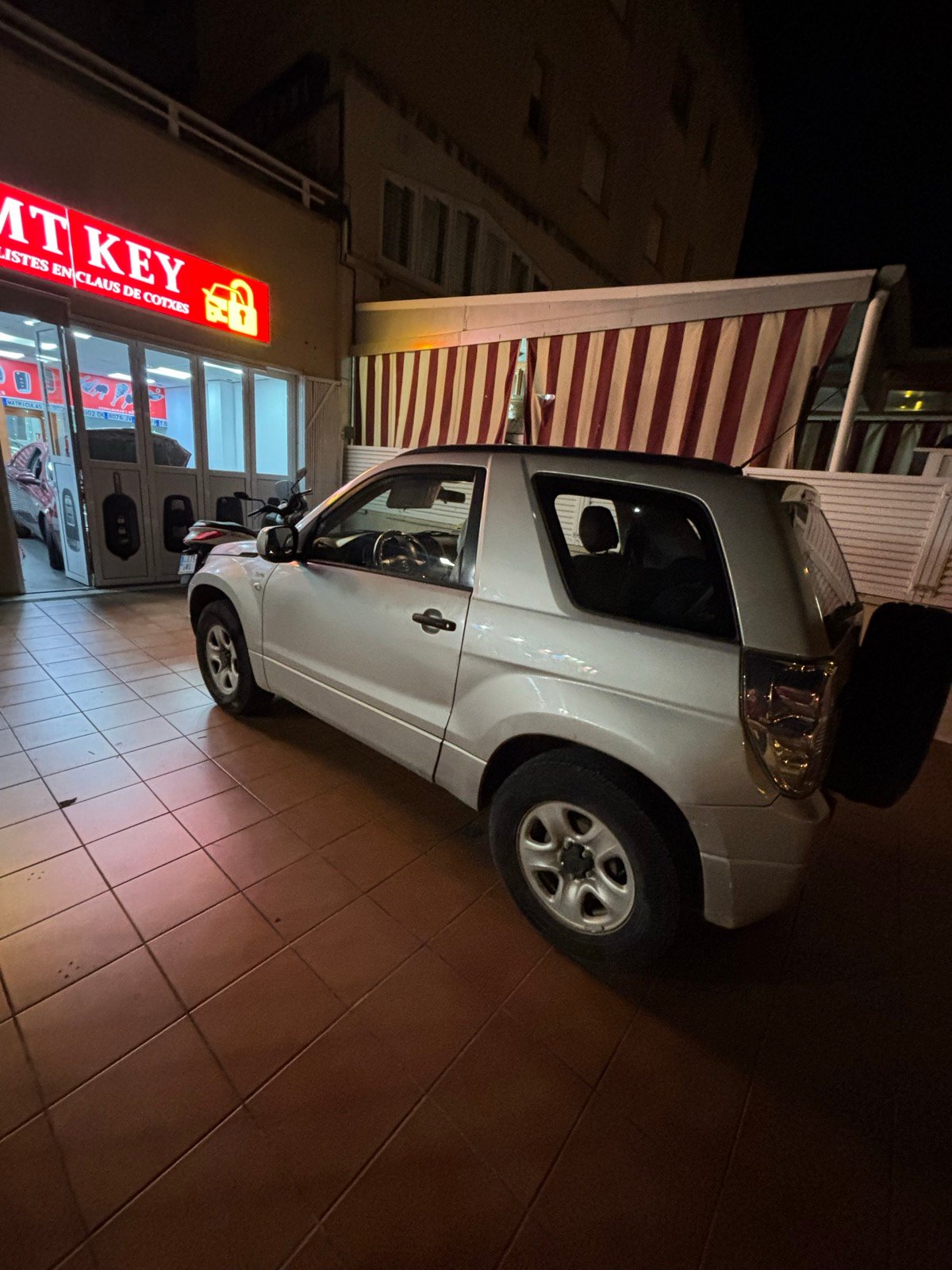 Taller RMT KEY iluminado de noche