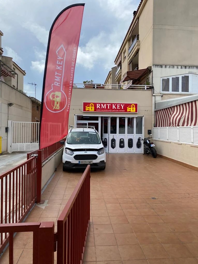 Exterior del taller de cerrajería automotriz RMT KEY